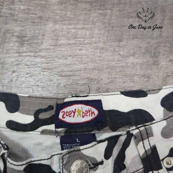 Zoey Beth Camoflage Jeans Size L - Picture 2 of 6